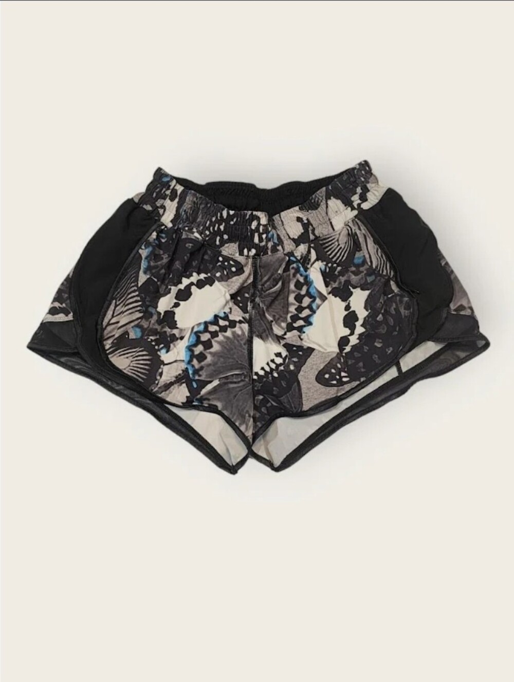Size 6 - Lululemon Super Squad Short